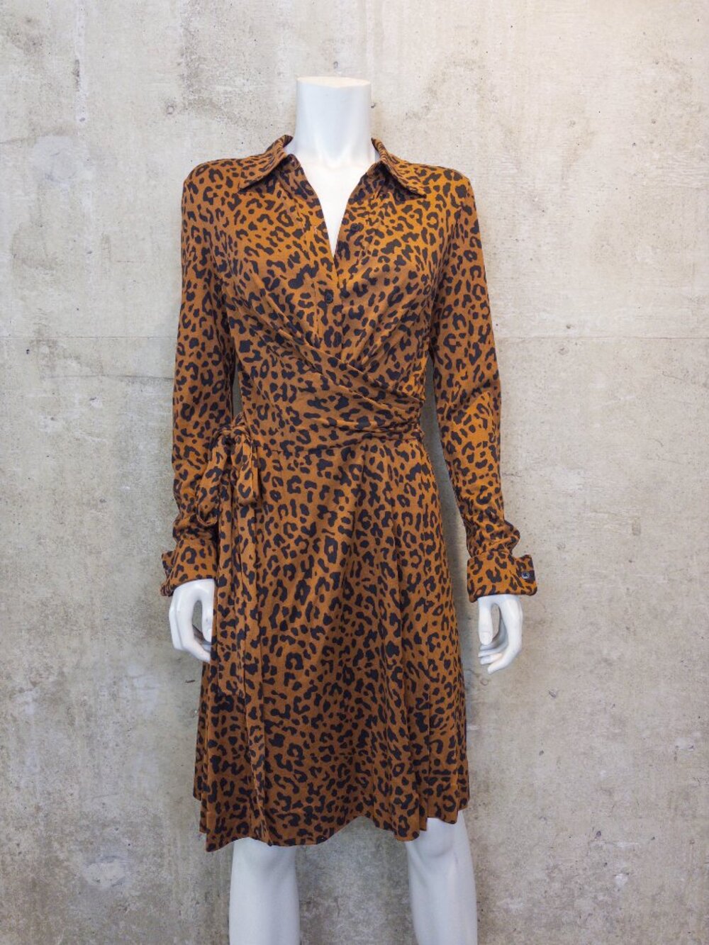 NEW WITH TAGS! DVF SILK JERSEY WRAP DRESS